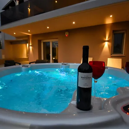 Alykes - Prv Jacuzzi Apartman *